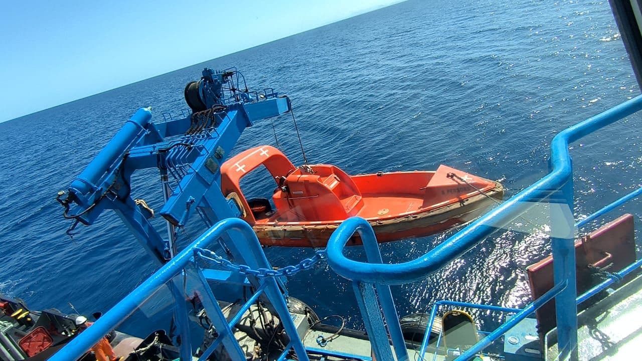 lifeboat inspection illustration dark